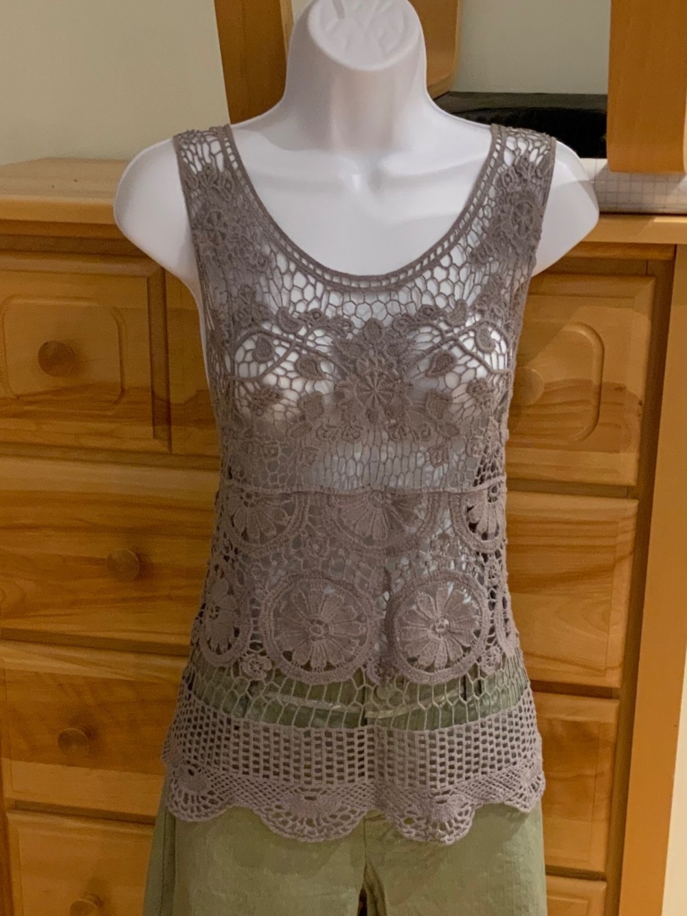 Cotton lace women’s top, size medium, colour grey